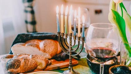 开云体育官网入口-黑队主帅喜获百场胜利，稳定球队领先位置，黑球门将排名