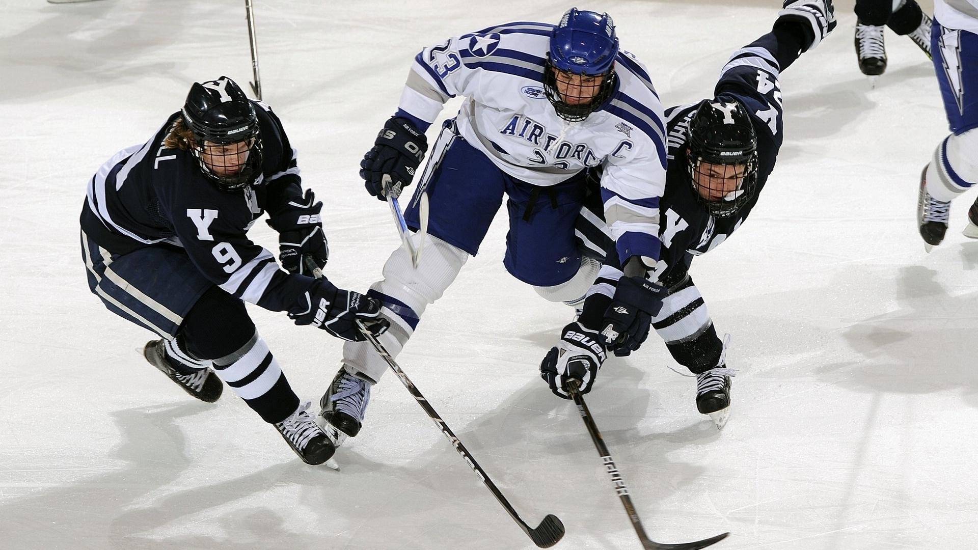 球员传球意图是否因战术指导而趋于模式化，持球队员传球后利用速度