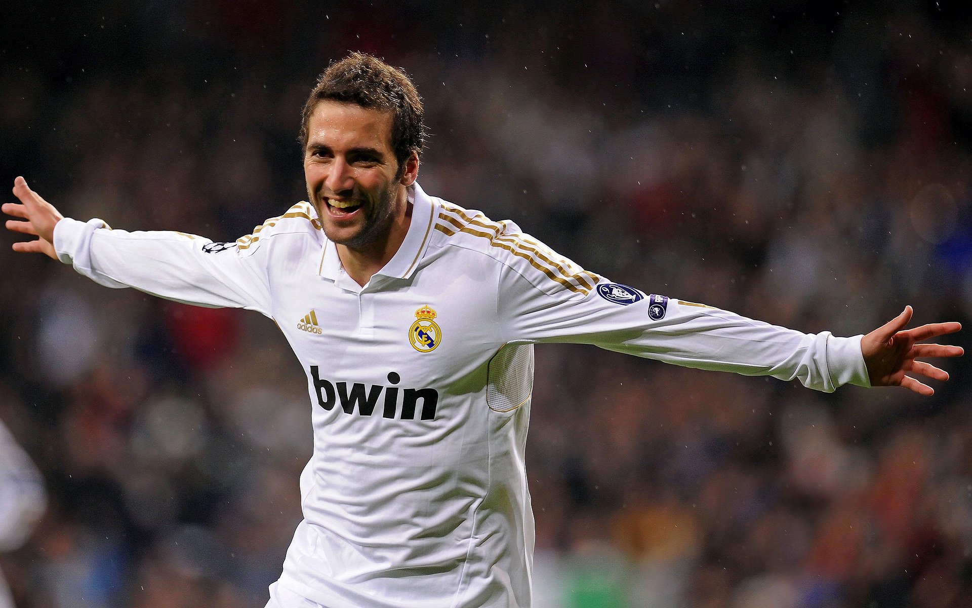 开云-弗朗索瓦·霍尔茨豪伊泽：坚实的防线与精准的传球，南非队的核心保障